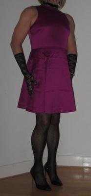 Ich Cindy Cross beim Crossdressing in einem lila Kleid