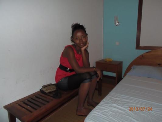 Madagascar - prostituta adolescente chupando em um quarto de hotel por pouco tempo