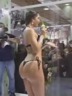 Cacau Claudia Colucci Screen-caps de sua bunda brasileira grande e redonda