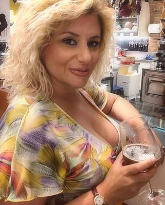 Sexy Italian Milf Carolina