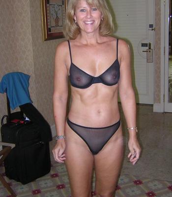 Joyce, une MILF blonde américaine sexy