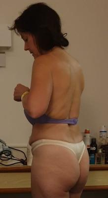 Mais fotos do UK Milf, minha senhora nua ou de cueca