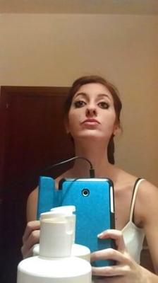 Foto di una ragazza normale, la vostra vicina di casa