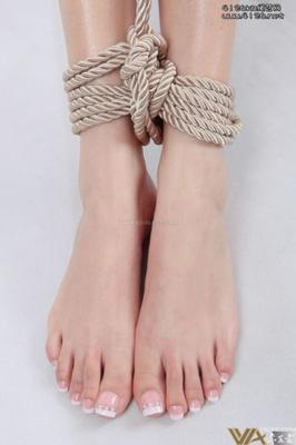 Asiatique pieds liés