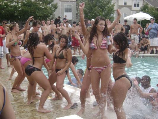 Hora de una fiesta en la piscina