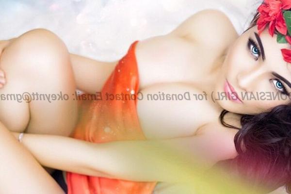 Nisa Beiby IGO ABG モデル Seksi ビキニ HOT インド インドネシア語