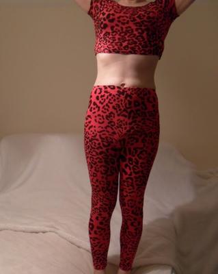 Traje de lunares de leopardo rojo