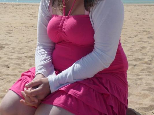 Mein Salope en Robe Rose sur la Plage