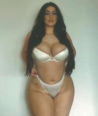 Curvy Arab slut (very hot body and feet)