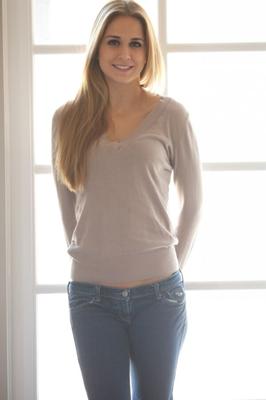 CassidyCole .. Cassidy Cole - Fenster in Jeans (x)