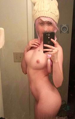 nude women in mirror