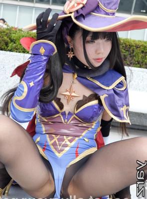 Cosplay japonais Downblouse et Upskirts