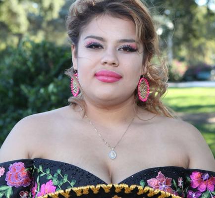 Adolescente mexicana con grandes tetas tetonas