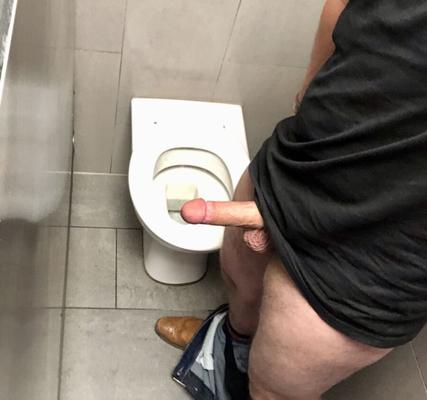 Retrouve-moi dans les toilettes publiques sales