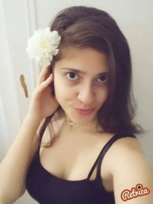 salma arabe teen selfies