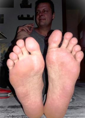 my smelly naked fet sole :-))