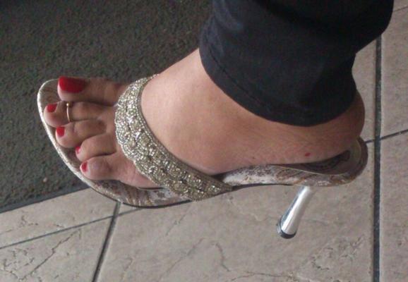 The perfect feet of an Indian girlfriend