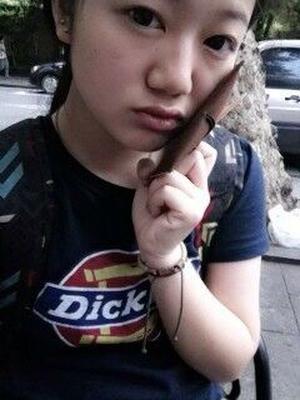 Chinese schoolgirl’s dirty blow job photos leaked