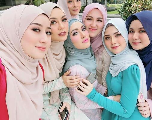 Pls FAKE,CAPTION,TRIBUTE Cute Hijabi