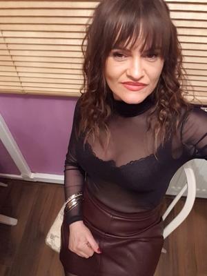 Dawn, sexy britische MILF-Schlampe