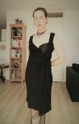 Schwarzes Kleid