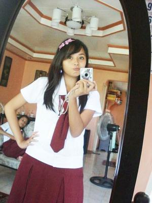 Filipina schoolgirl Cathyrine