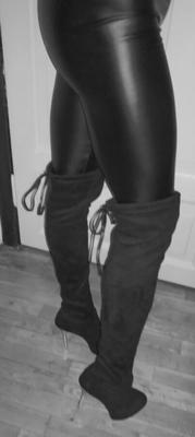 Black leggings and boots.