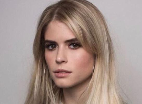 Carlson Young está caliente