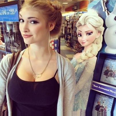 Anna Faith Carlson: Heiße Elsa-Doppelgängerin!