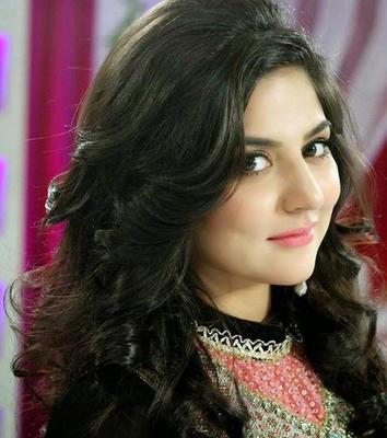 Boneca paquistanesa Sanam Baloch