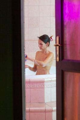 Masturabet de fille hongroise sous la douche