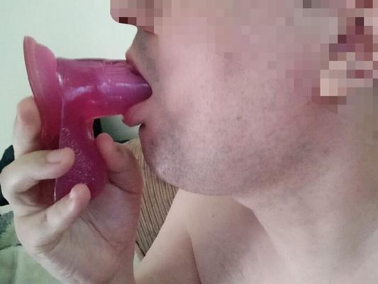 Boyfriend playing with girlfriends dildo