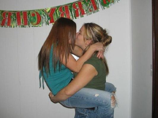 Girls Kissing