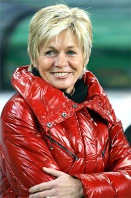 alemana madura deporte celebridad perra silvia neid