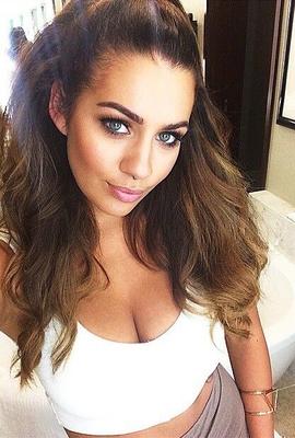 HOLLY PEERS 巨乳 おっぱい 女神 SELFIE QUEEN