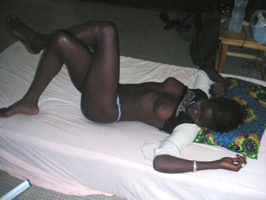 Burkina Faso - feliz prostituta adolescente Aicha