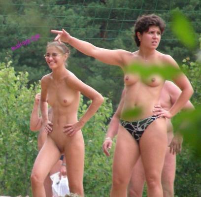 Nudistes sur la plage de Moscou