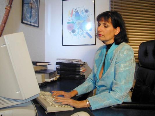 Gabrielle allemande au bureau