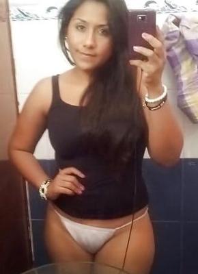 Esposas Latinas Mostrando Bragas