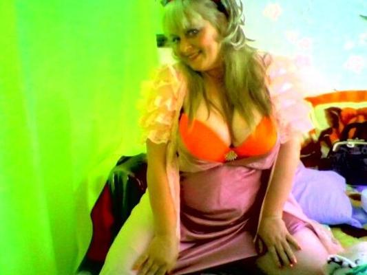 Tatiana, BBW aux gros seins, de Novovolynsk en Ukraine, travaille comme camgirl