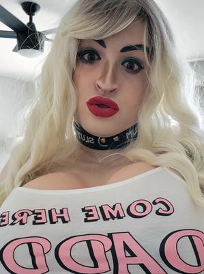 Sissy Bimbo Crossdresser Lexi Lovelips für Papa