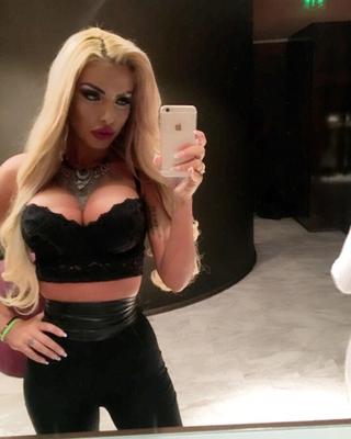 Loredana Chivu une bimbo roumaine P.