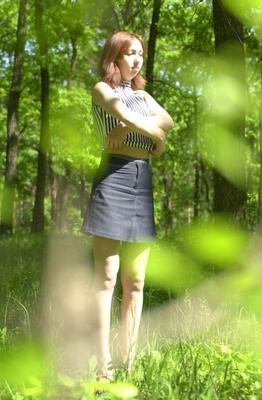 chica en el bosque voyeur