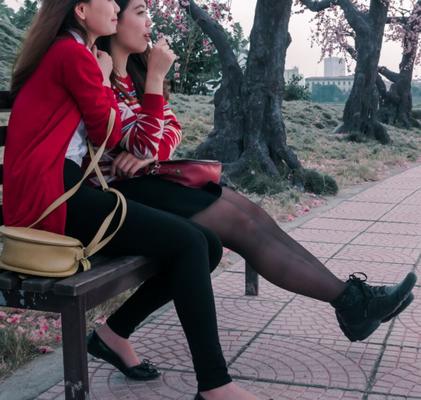 Épouses asiatiques en collants