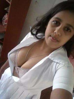 Femme Desi coquine avec de beaux seins