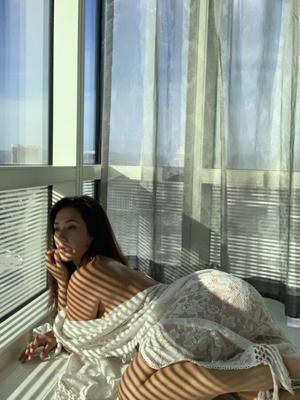 Eva Lovia wakes up in vegas