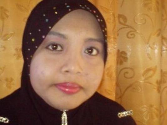 Chubby Hijab Malay shows off her juicy body