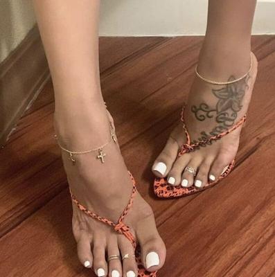 Mature Boricua Feet - Need to find the rest of her stuff