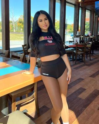 Hooters XXV