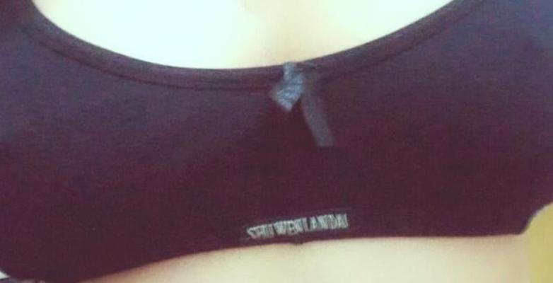 Mes seins en soutien-gorge